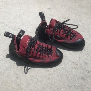 ROCK CLIMBING SHOES like new